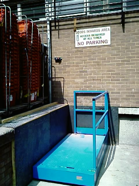 Roll cage and wheelie bin or refuse lift